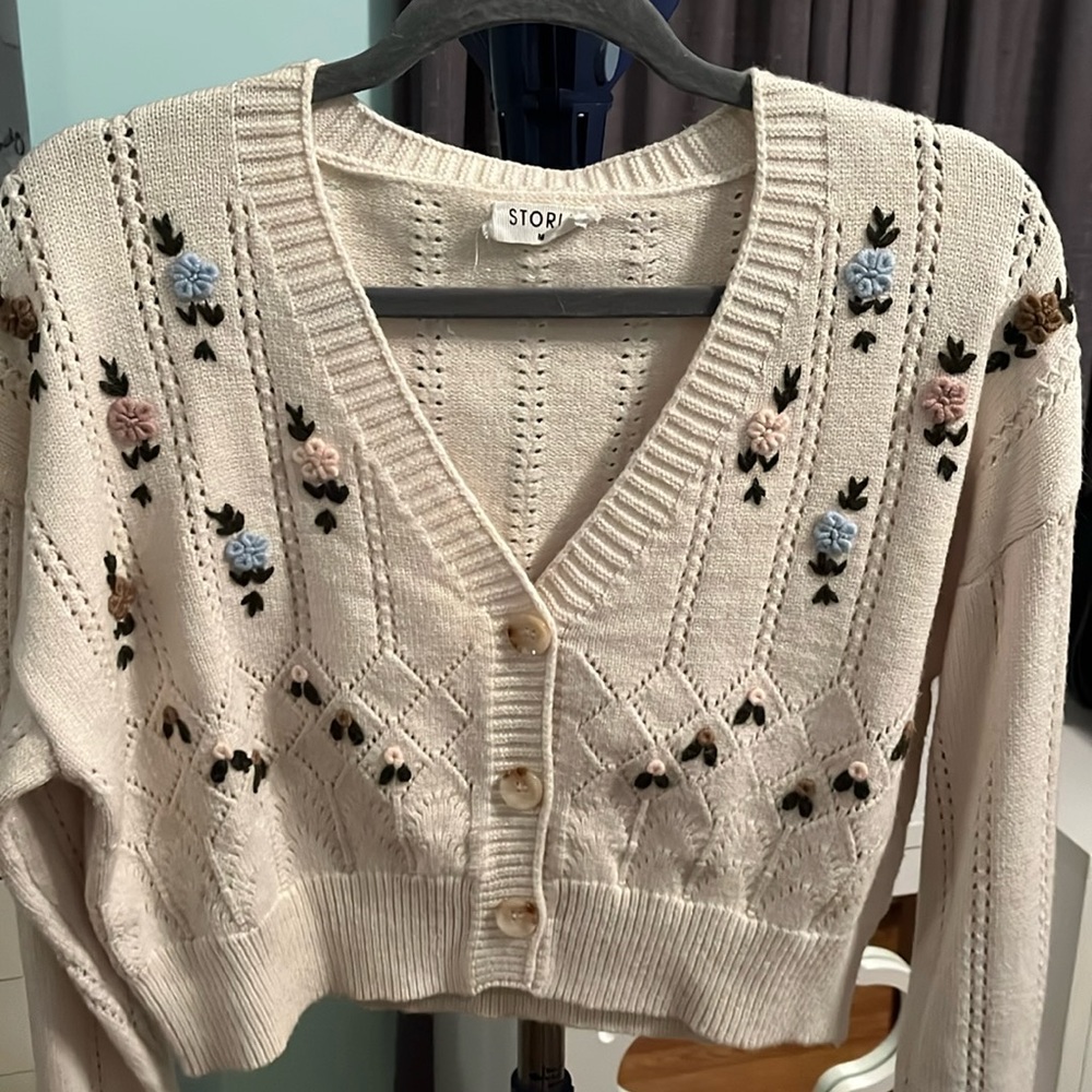 Storia cropped floral embroidered sweater in size medium